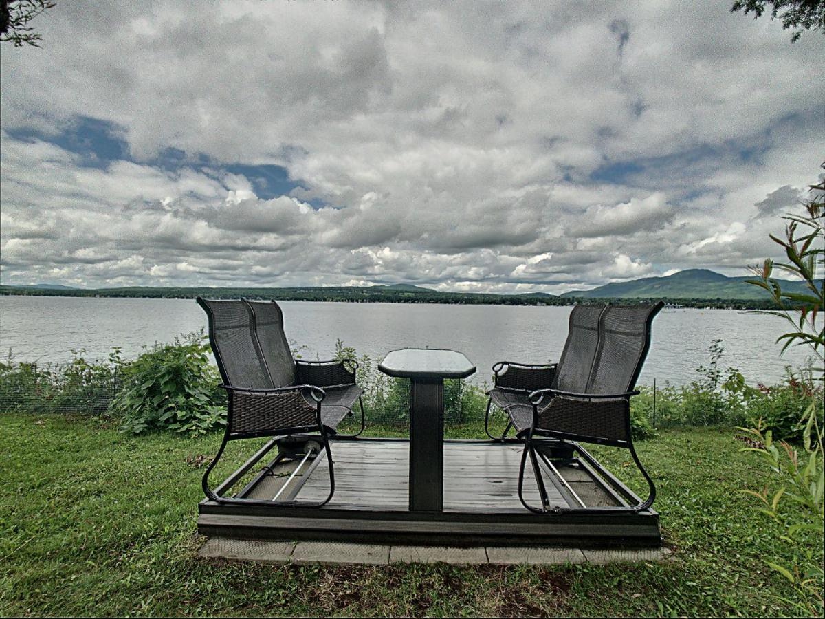 Location Tourisme Estrie - Oberge Du Village Magog Exterior photo