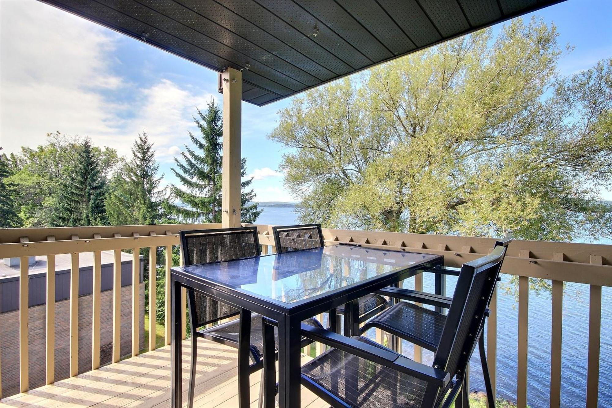 Location Tourisme Estrie - Oberge Du Village Magog Exterior photo